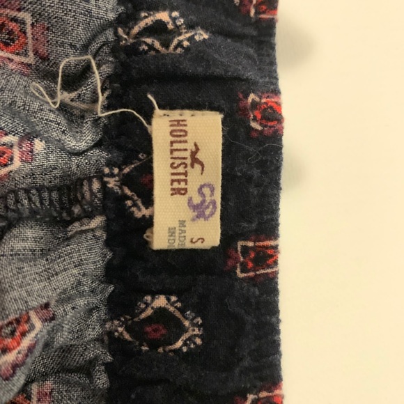 Hollister patterned flowy shorts - Picture 2 of 3